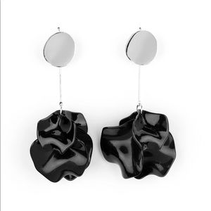 Paparazzi black acrylic earrings